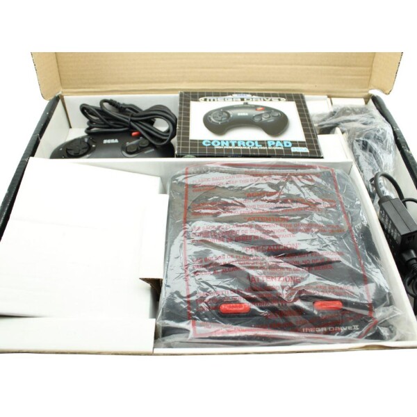Sega Mega Drive 2 - Konsole - alle Kabel - Schwarz - mit 2 Controller und OVP